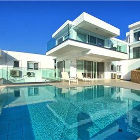 4 bedroom villa with pool & seaview, near Acharavi, sleeps 9